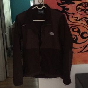 never worn in perfect condition north face zip up!
